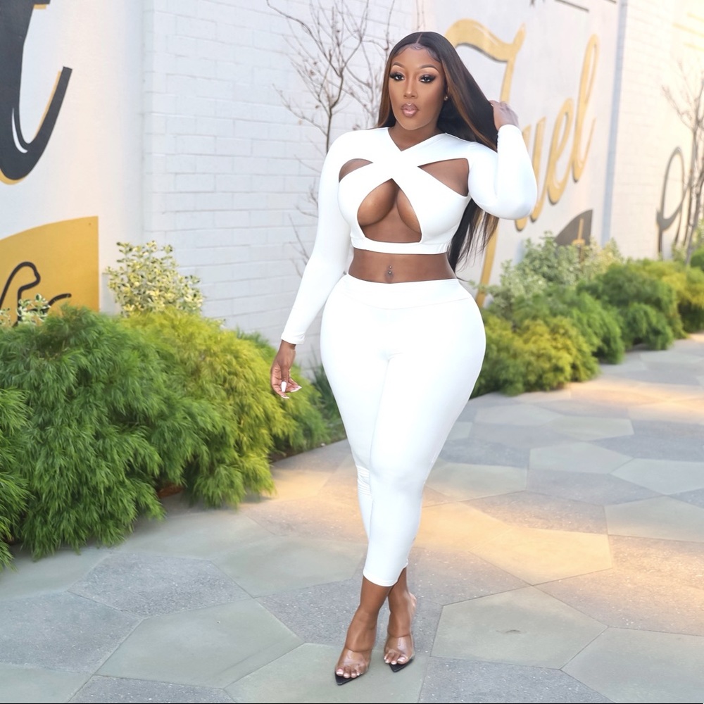 White Crisscross Set ✨ prices are cheaper on our site ✨